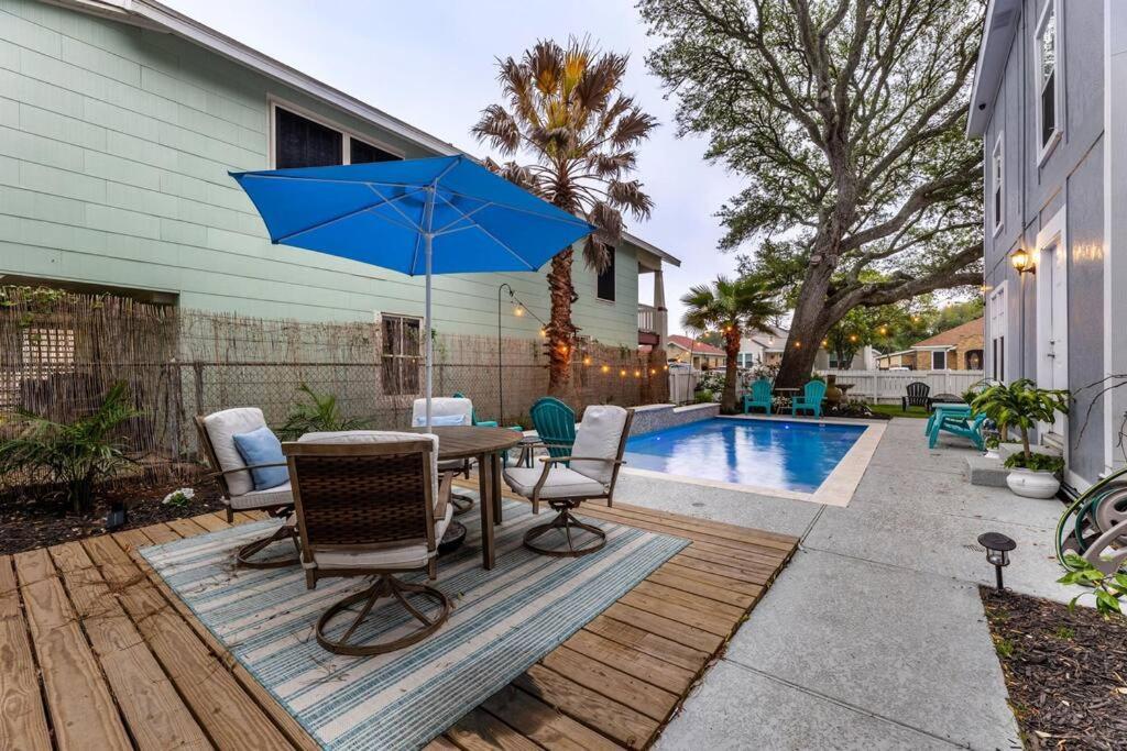 5/3 With A Heated Pool 2 Min From Beach, Updated Villa Galveston Exterior photo