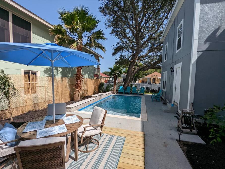 5/3 With A Heated Pool 2 Min From Beach, Updated Villa Galveston Exterior photo